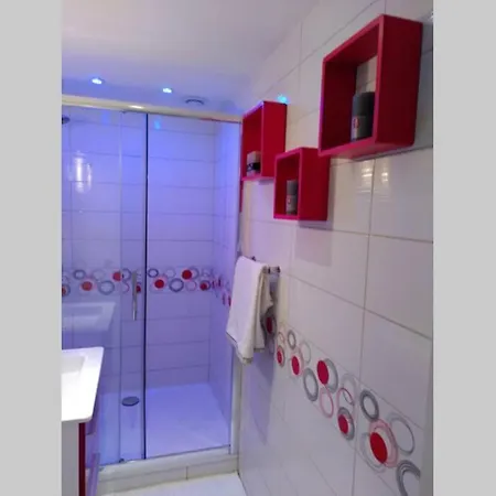 Apartment Nid Douillet F2, Clim, Jardin, Piscine, Parking, 200 M