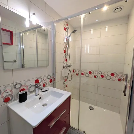 L'oasis - T2 Avec Jardin - Piscine - Clim - Parking&plage à 200m Appartement